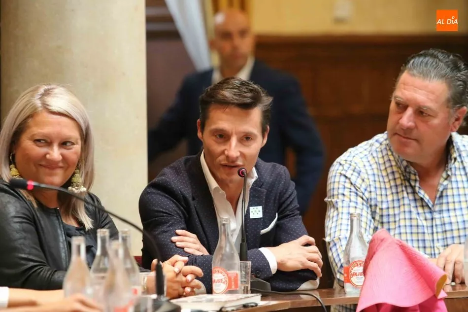 Foto 5 - Llenazo con una mesa de lujo en &lsquo;Los Aperitivos Taurinos del Casino&rsquo;
