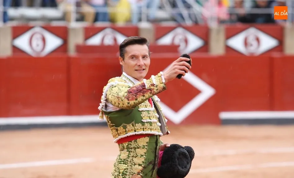 Foto 4 - Diego Urdiales corta la &uacute;nica oreja de la tarde