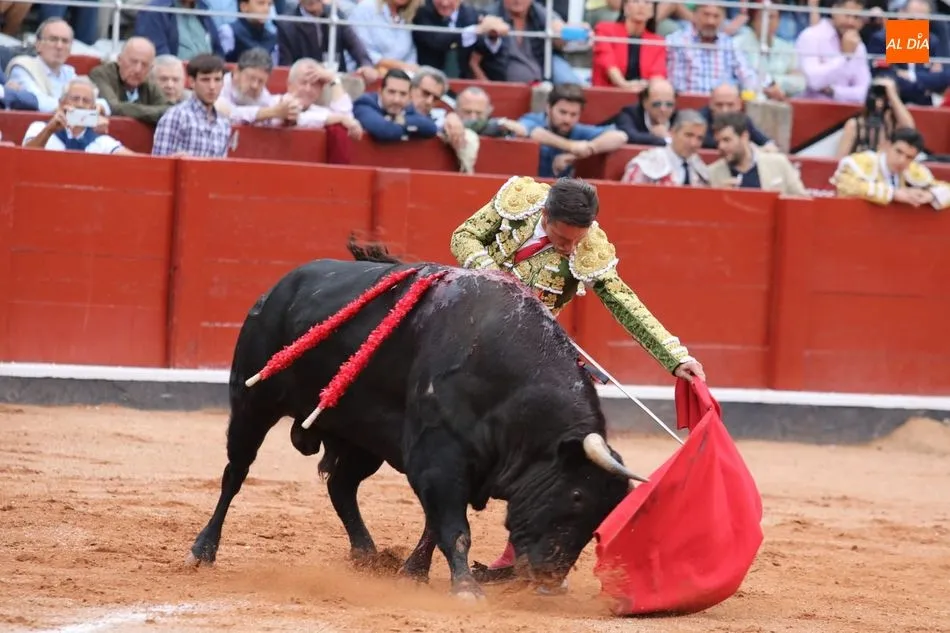 Foto 2 - Diego Urdiales corta la &uacute;nica oreja de la tarde