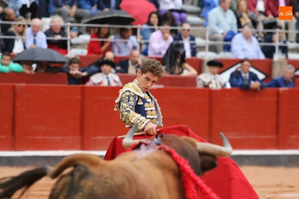 Foto 7 - Diego Urdiales corta la &uacute;nica oreja de la tarde