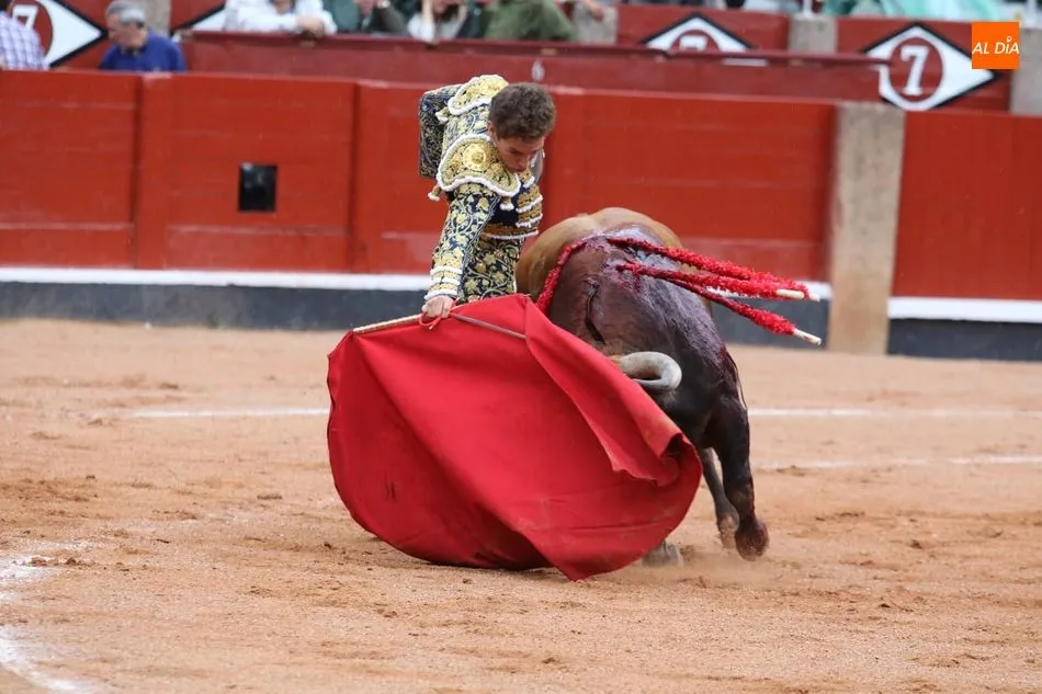 Foto 6 - Diego Urdiales corta la &uacute;nica oreja de la tarde