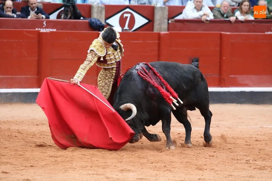Foto 11 - Diego Urdiales corta la &uacute;nica oreja de la tarde