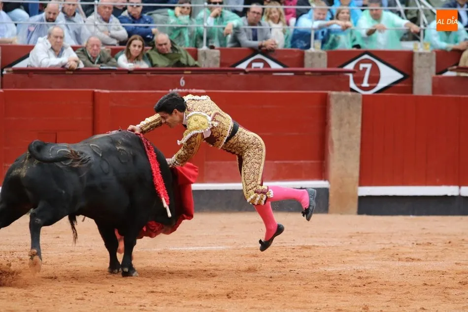 Foto 10 - Diego Urdiales corta la &uacute;nica oreja de la tarde