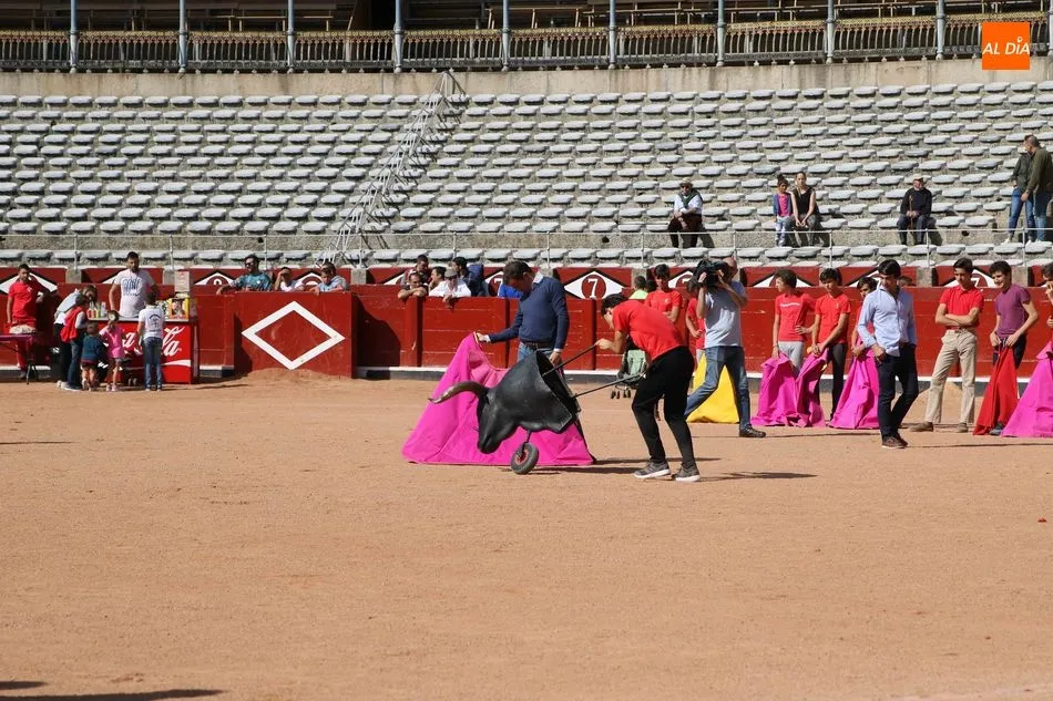 Foto 8 - Juventud Taurina anima La Glorieta con clases de toreo y juegos para los m&aacute;s peque&ntilde;os  