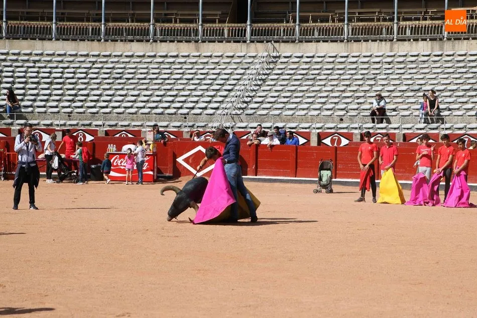 Foto 6 - Juventud Taurina anima La Glorieta con clases de toreo y juegos para los m&aacute;s peque&ntilde;os  