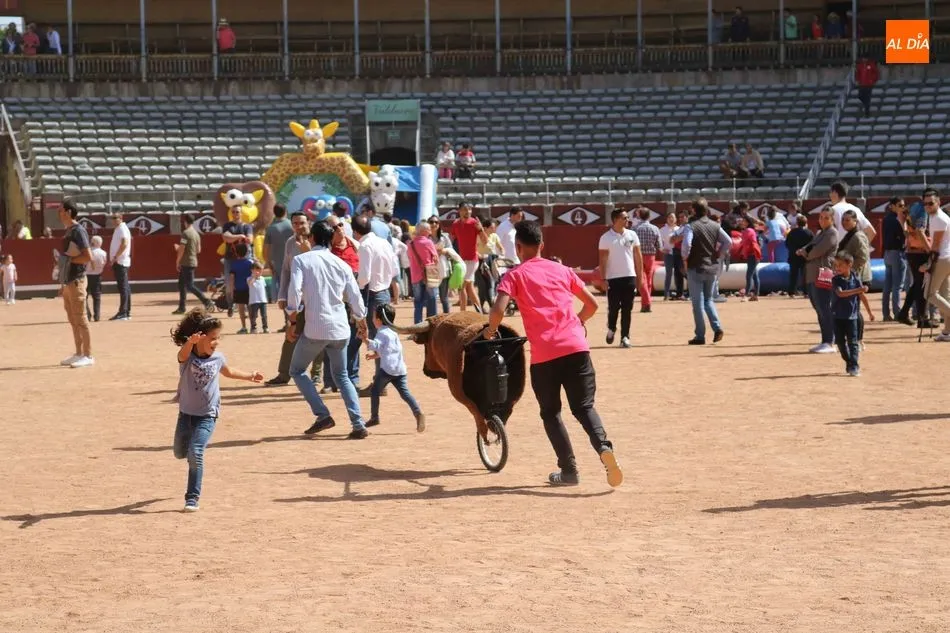 Foto 4 - Juventud Taurina anima La Glorieta con clases de toreo y juegos para los m&aacute;s peque&ntilde;os  