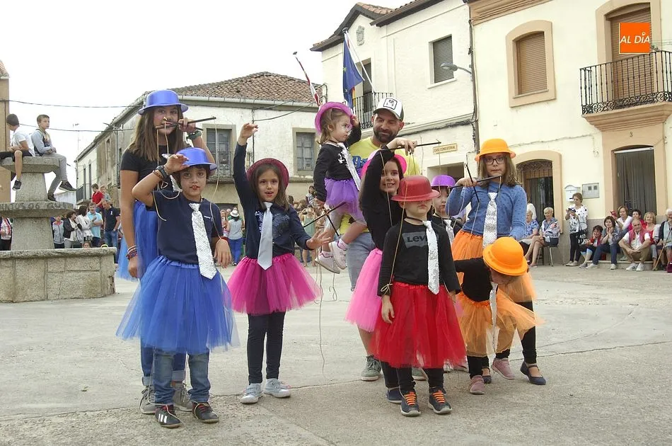 Foto 3 - Robin Hood, Lucky Luke o Mary Poppins, entre los invitados al desfile de disfraces de Martiago  