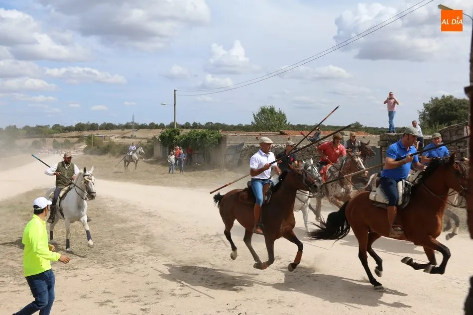 Foto 2 - Emocionante encierro a caballo en Ba&ntilde;ob&aacute;rez con novillos de Mart&iacute;n Cilleros  