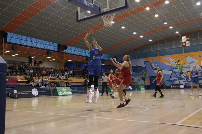 Una acción del Avenida-Bembibre / @CBAvenida