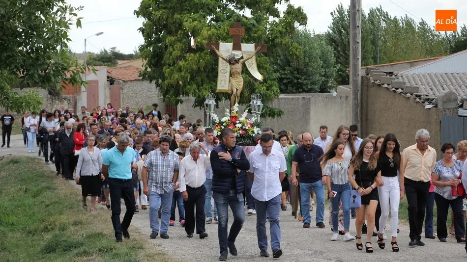 Los vecinos de Bañobárez fueron fieles a la cita con el Cristo de la Salud / MARIBEL