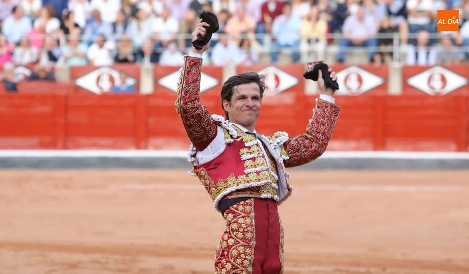 Foto 5 - Un rotundo Juli y Cayetano abren la puerta grande  