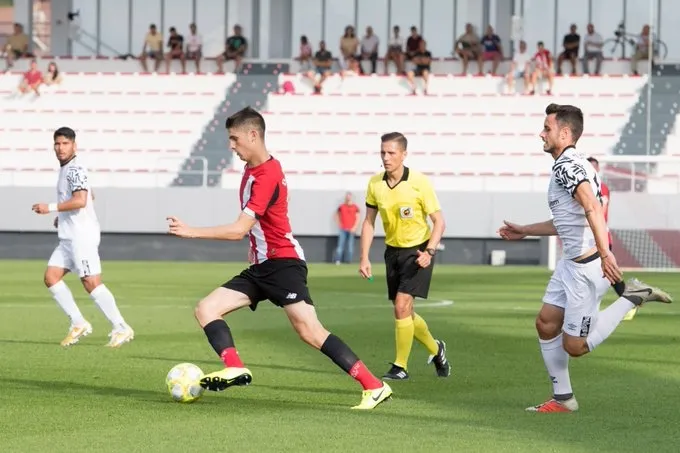 Foto 2 - Un esperp&eacute;ntico Salamanca UDS se va de Ferias y no comparece ante el filial del Athletic (4-0)