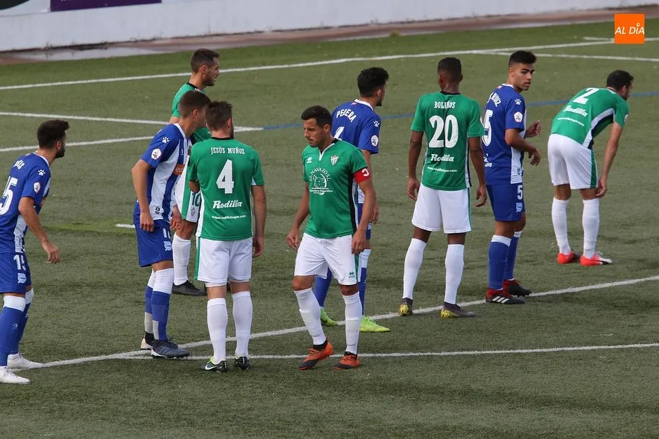 Foto 10 - El CD Guijuelo golpea primero para ganar al Alav&eacute;s B por la m&iacute;nima (1-0)