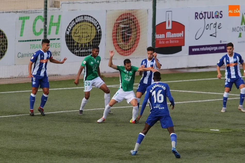 Foto 8 - El CD Guijuelo golpea primero para ganar al Alav&eacute;s B por la m&iacute;nima (1-0)