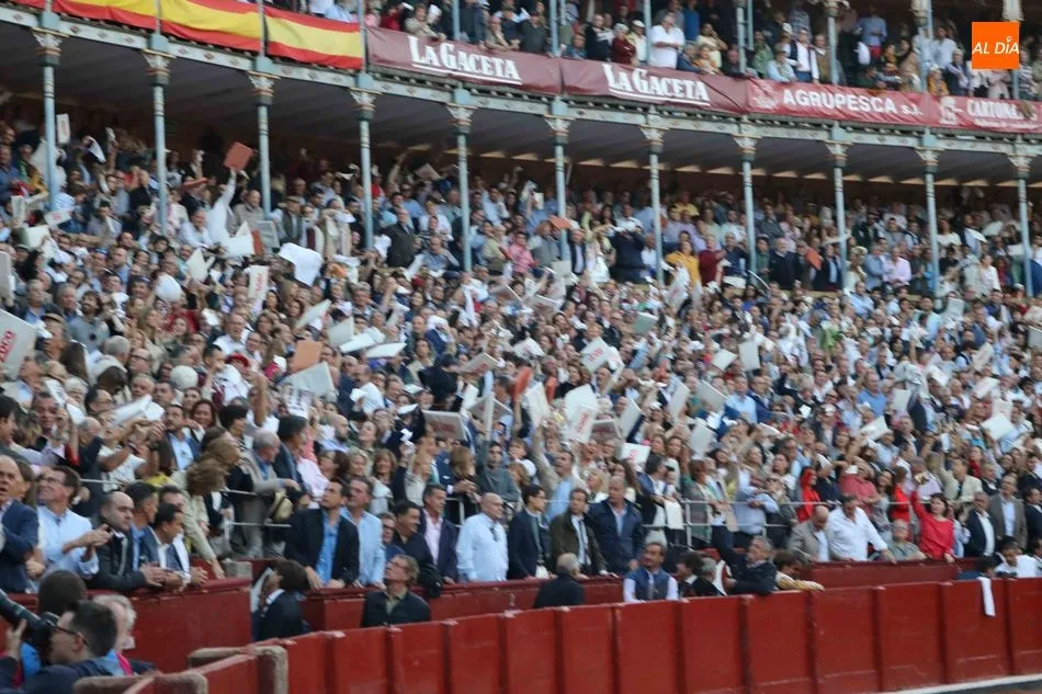 Foto 10 - El cartel estrella llen&oacute; los tendidos