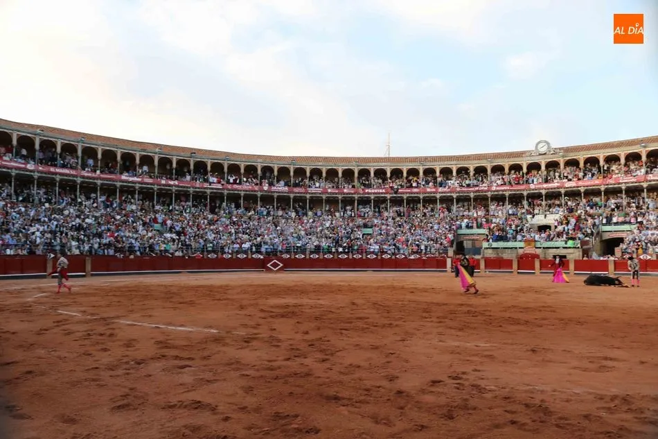 Foto 4 - El cartel estrella llen&oacute; los tendidos