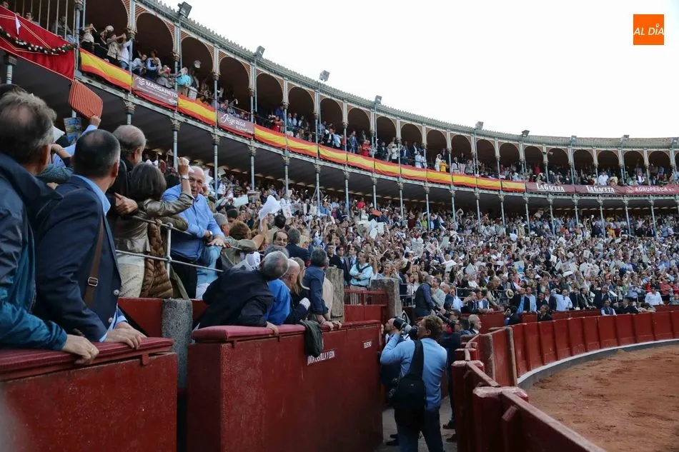 Foto 2 - El cartel estrella llen&oacute; los tendidos