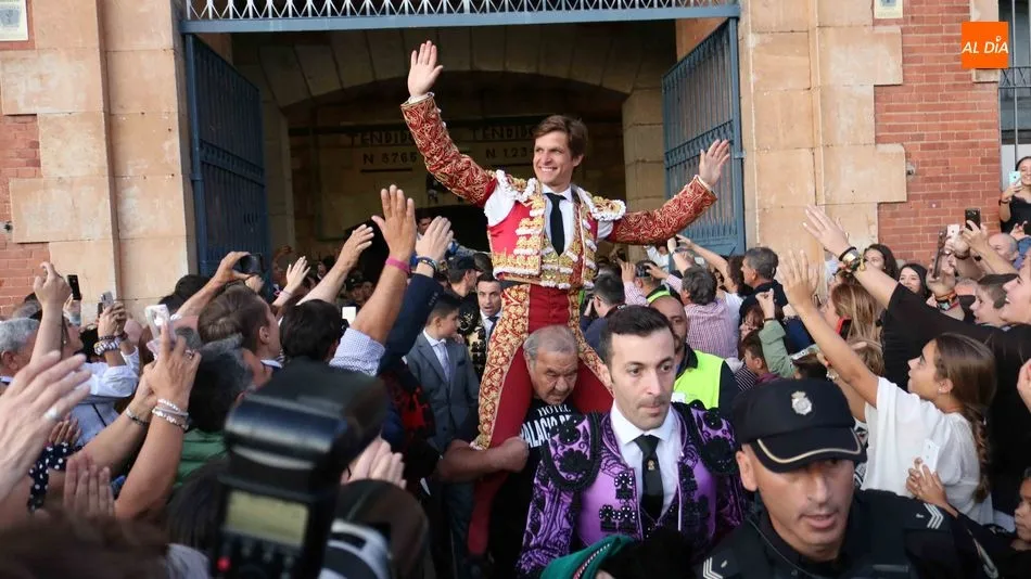 El Juli se llevó la tarde al cortar cuatro orejas y abrir la puerta grande. Foto: Miguel Hernández