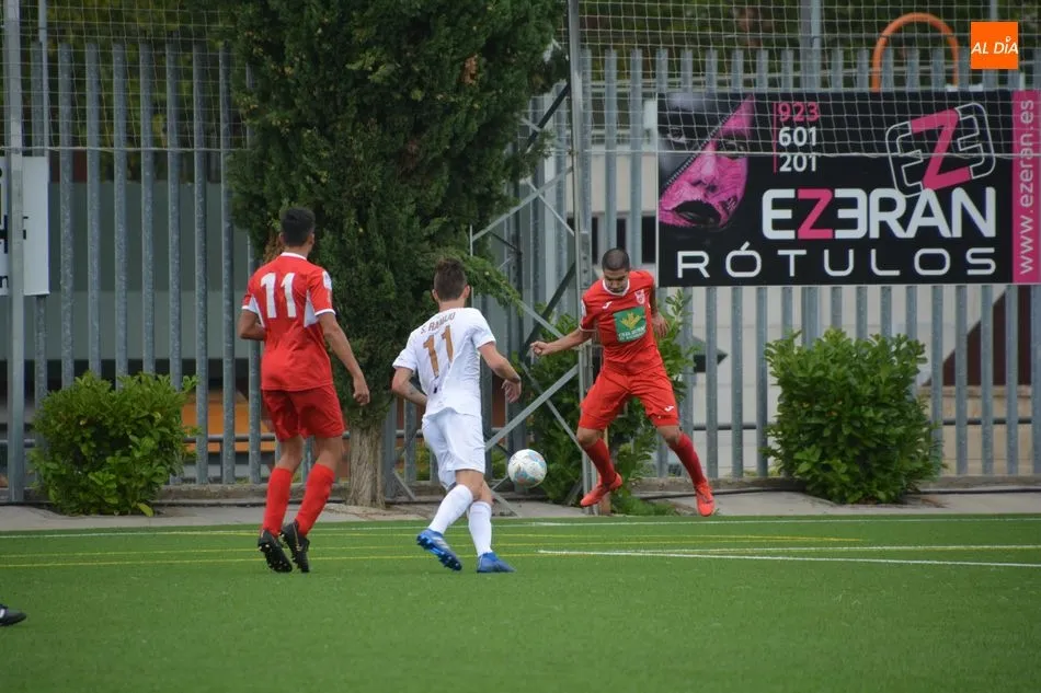 Foto 10 - El Ribert se pega un homenaje en el derbi ante el Navega (0-4)
