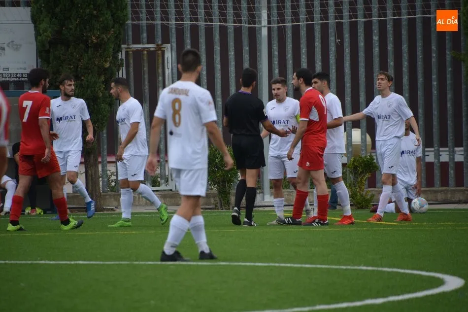 Foto 9 - El Ribert se pega un homenaje en el derbi ante el Navega (0-4)