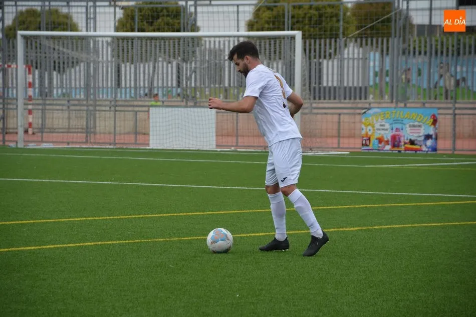 Foto 7 - El Ribert se pega un homenaje en el derbi ante el Navega (0-4)