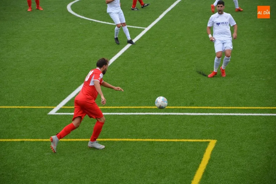 Foto 2 - El Ribert se pega un homenaje en el derbi ante el Navega (0-4)