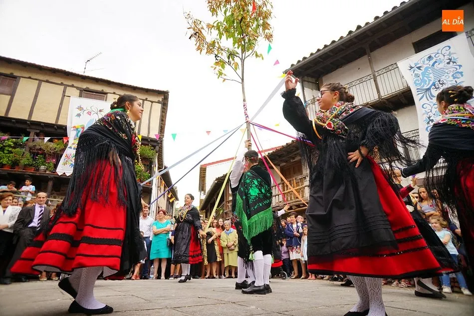 El baile del ramo y el paleo serrano arrancaron los aplausos de todos los presentes