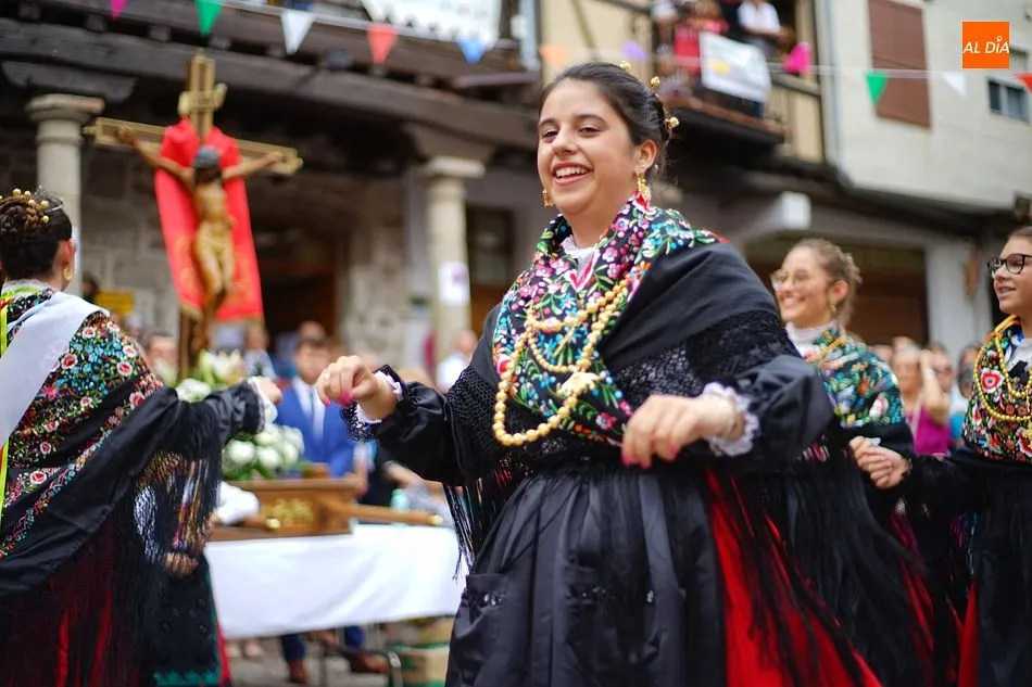 Foto 9 - Los vecinos de San Esteban se vuelcan en el homenaje al Cristo