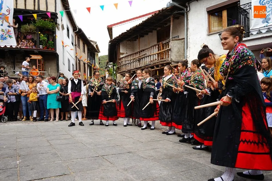 Foto 3 - Los vecinos de San Esteban se vuelcan en el homenaje al Cristo