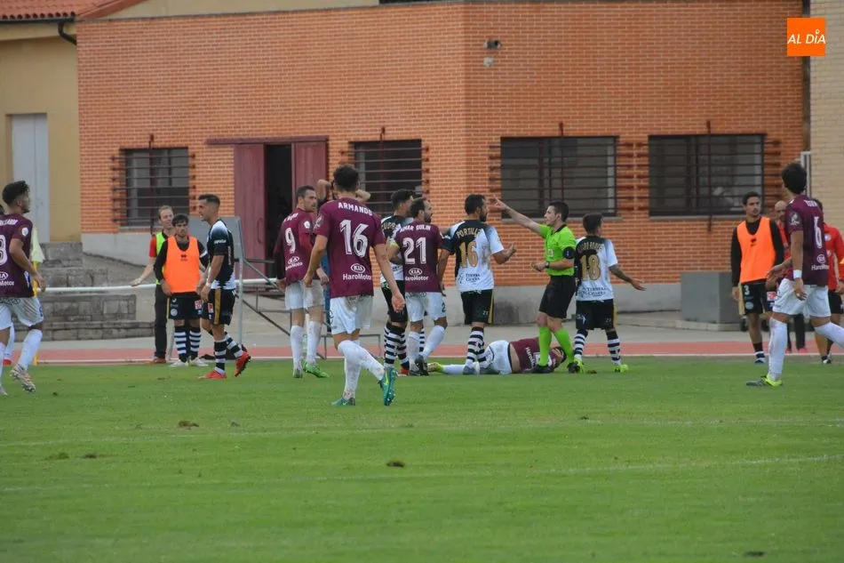 Foto 4 - Unionistas se desquita y derrota al Haro en Las Pistas con mucho sufrimiento (2-1)