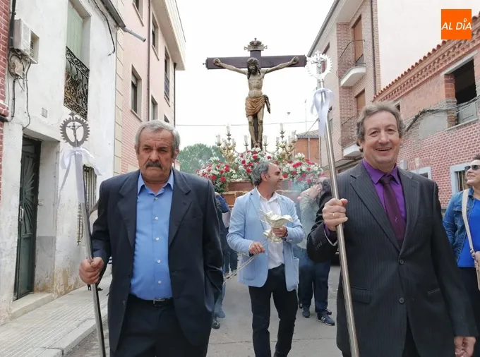 Foto 6 - Cari&ntilde;o y devoci&oacute;n acompa&ntilde;an al Santo Cristo de San Lu&iacute;s en su fiesta anual