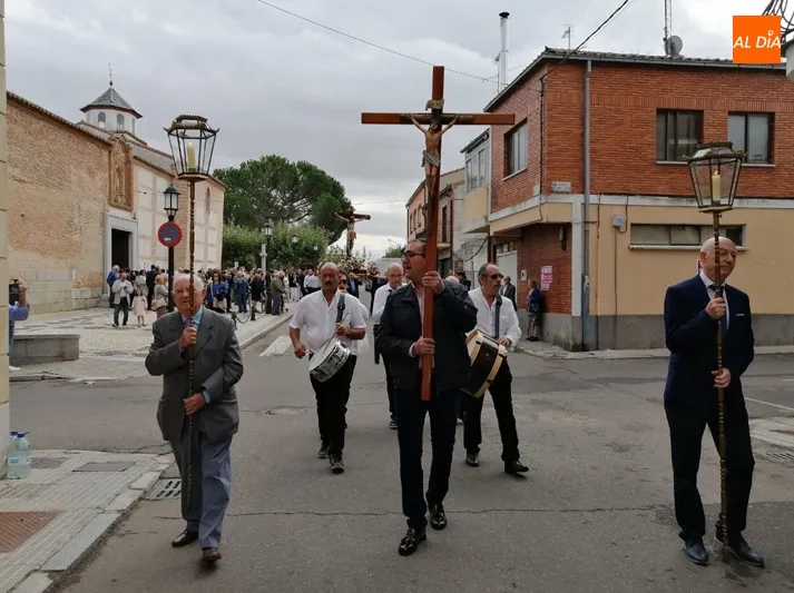 Foto 4 - Cari&ntilde;o y devoci&oacute;n acompa&ntilde;an al Santo Cristo de San Lu&iacute;s en su fiesta anual