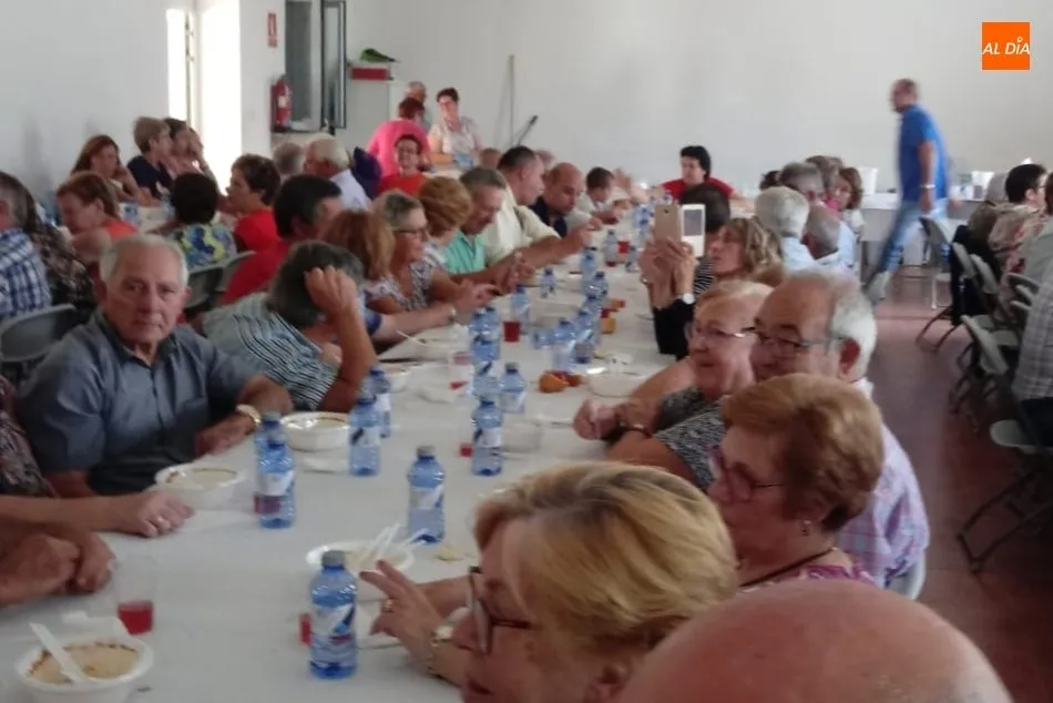 Foto 10 - En Mieza rematan las fiestas con una degustaci&oacute;n de carne de novillo  