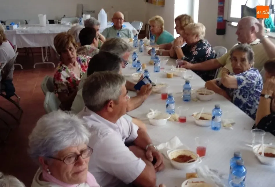 Foto 9 - En Mieza rematan las fiestas con una degustaci&oacute;n de carne de novillo  