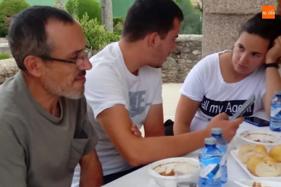 Foto 4 - En Mieza rematan las fiestas con una degustaci&oacute;n de carne de novillo  