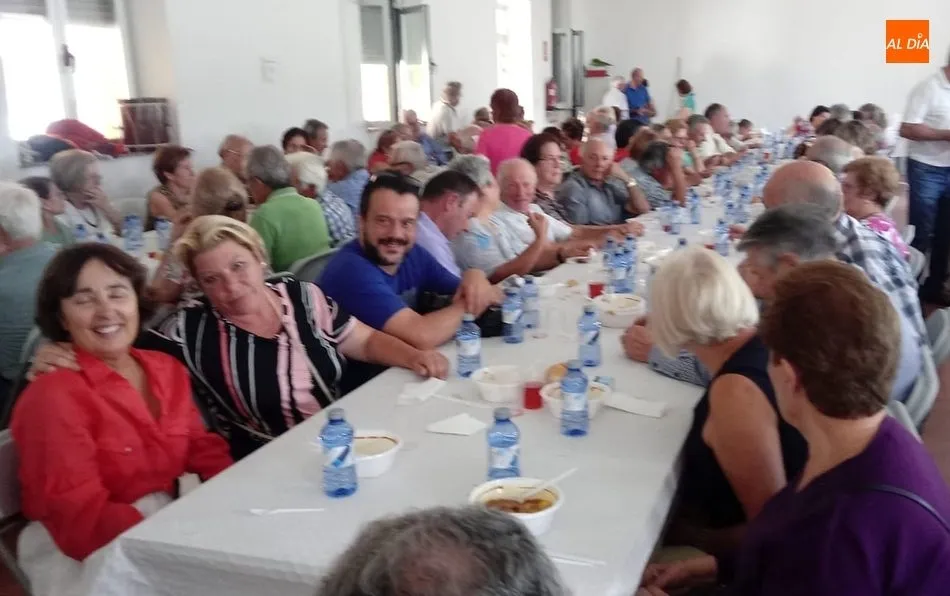 Foto 7 - En Mieza rematan las fiestas con una degustaci&oacute;n de carne de novillo  