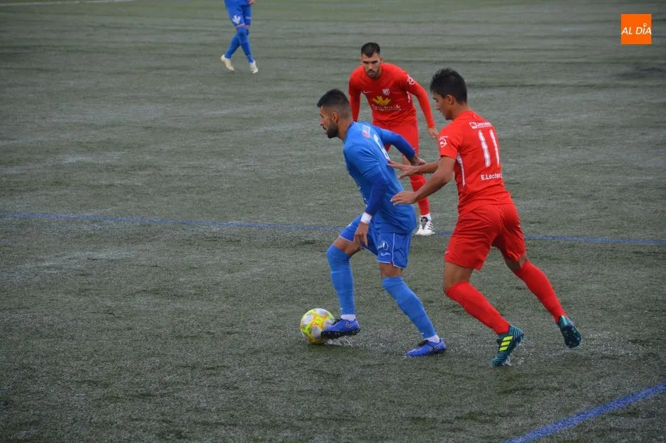 Foto 5 - El Santa Marta no supera el derbi y vuelve a perder frente al Almaz&aacute;n (0-2)
