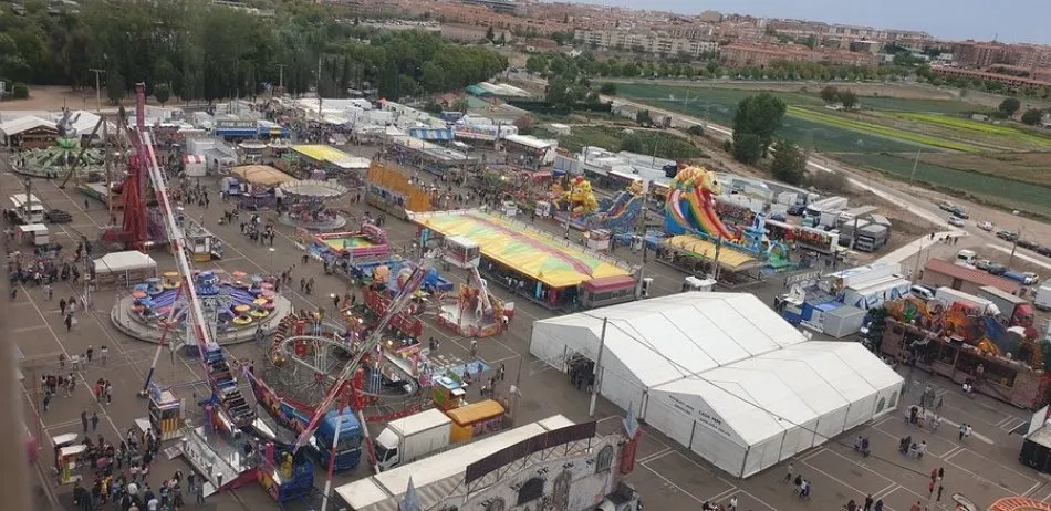 Atracciones en el recinto ferial de la Aldehuela. Foto @CGCarbayo
