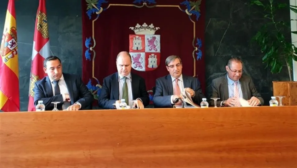 Foto 2 - La Junta anuncia rebajas en los precios para los viajeros de transporte metropolitano