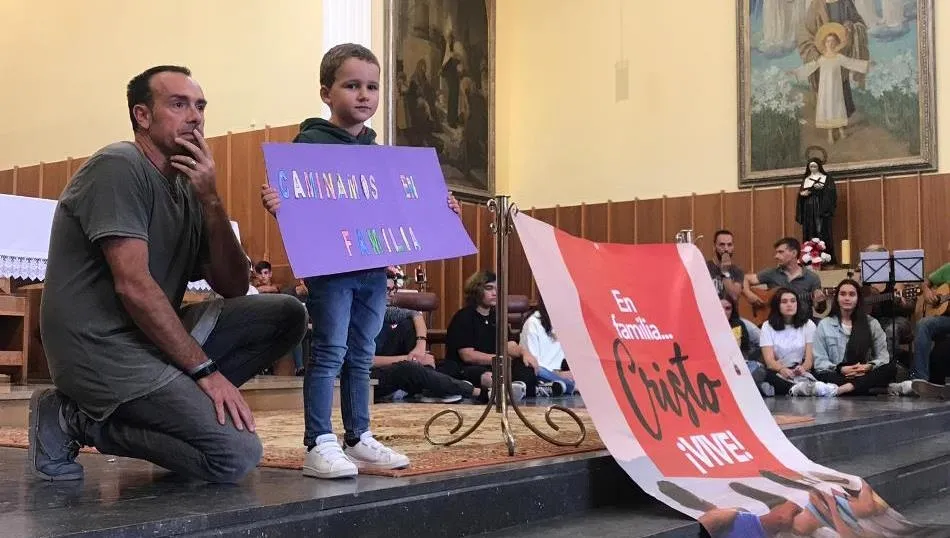 El acto con alumnos de todas las edades se celebró en la capilla del Colegio San Agustín