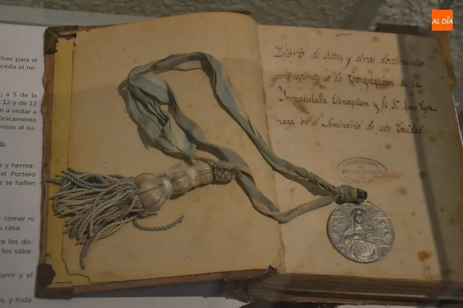 Una carraca y una partitura, entre las nuevas piezas de la exposición ‘7.000 historias y más’ ...