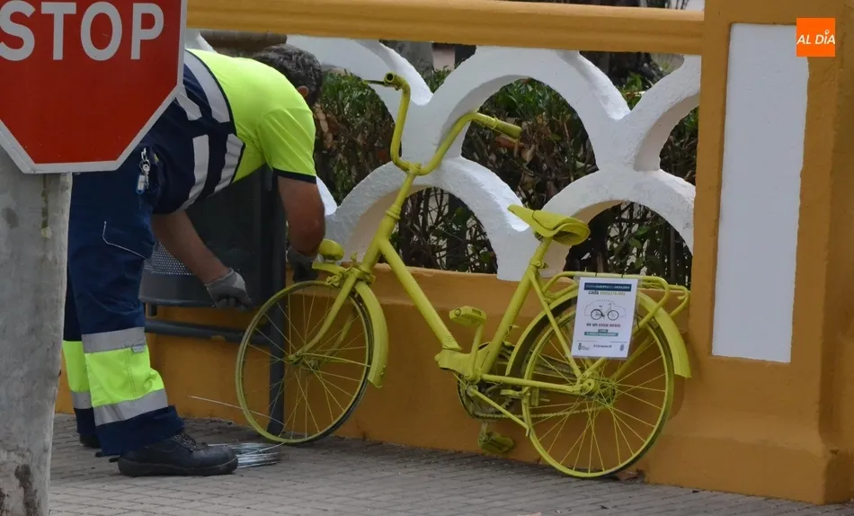 Foto 4 - Colocadas en las calles una quincena de bicis antiguas para fomentar el esp&iacute;ritu ciclista  