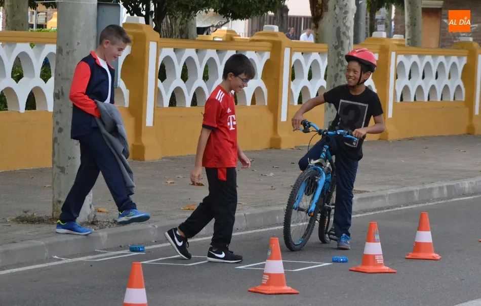 Escolares de San Francisco y Miróbriga abren sobre dos ruedas la Semana de la Movilidad 2019  