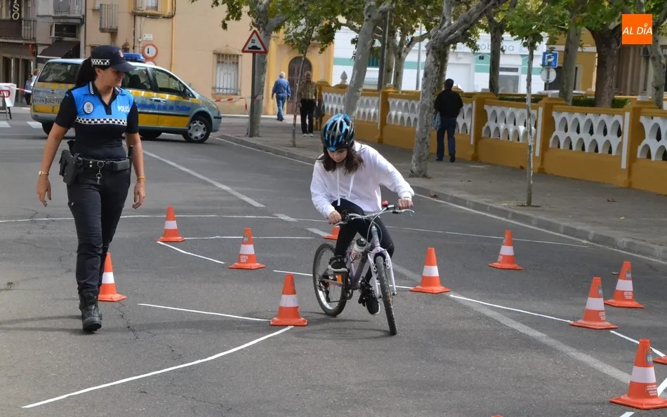 Foto 10 - Escolares de San Francisco y Mir&oacute;briga abren sobre dos ruedas la Semana de la Movilidad 2019  