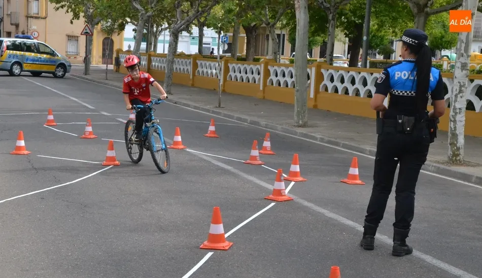 Foto 8 - Escolares de San Francisco y Mir&oacute;briga abren sobre dos ruedas la Semana de la Movilidad 2019  