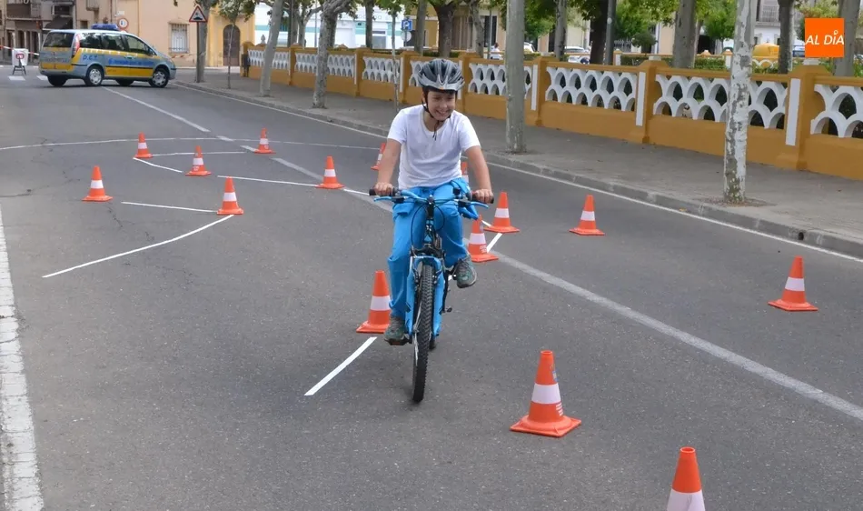 Foto 7 - Escolares de San Francisco y Mir&oacute;briga abren sobre dos ruedas la Semana de la Movilidad 2019  