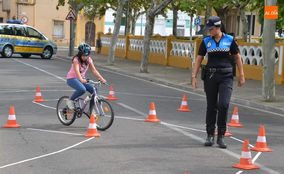 Foto 5 - Escolares de San Francisco y Mir&oacute;briga abren sobre dos ruedas la Semana de la Movilidad 2019  