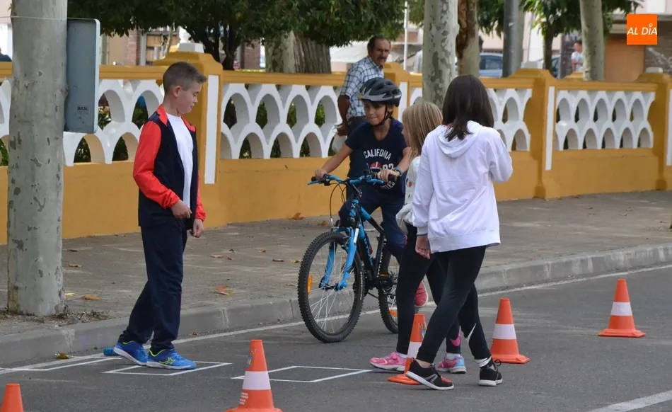 Foto 4 - Escolares de San Francisco y Mir&oacute;briga abren sobre dos ruedas la Semana de la Movilidad 2019  