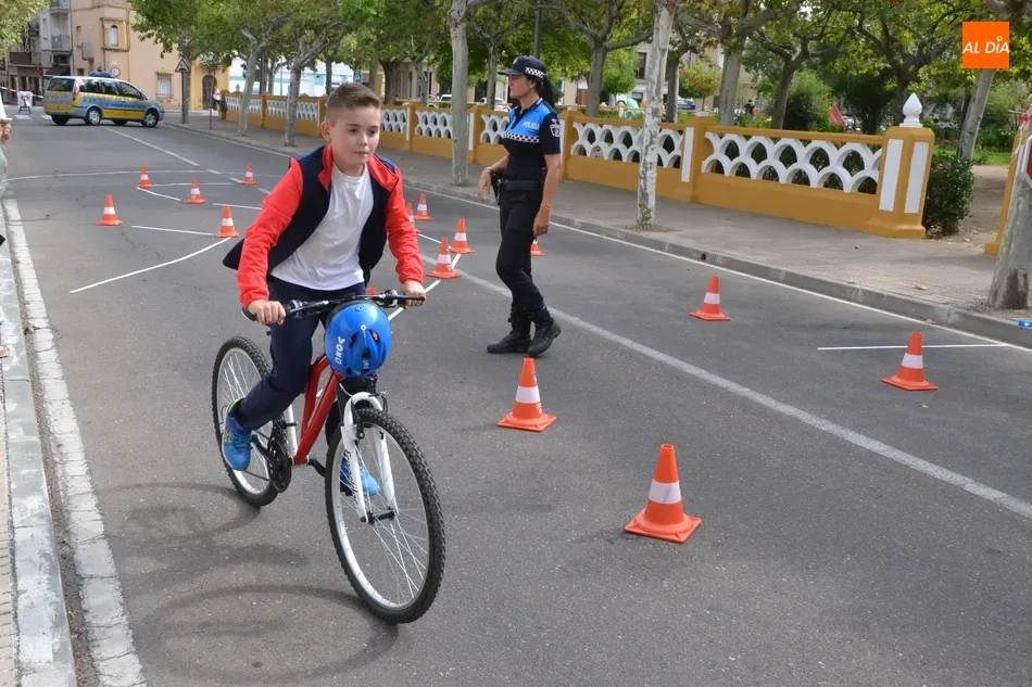 Foto 6 - Escolares de San Francisco y Mir&oacute;briga abren sobre dos ruedas la Semana de la Movilidad 2019  