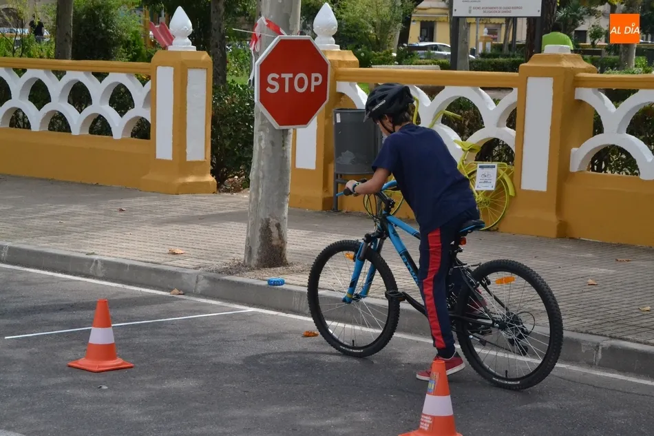 Foto 3 - Escolares de San Francisco y Mir&oacute;briga abren sobre dos ruedas la Semana de la Movilidad 2019  